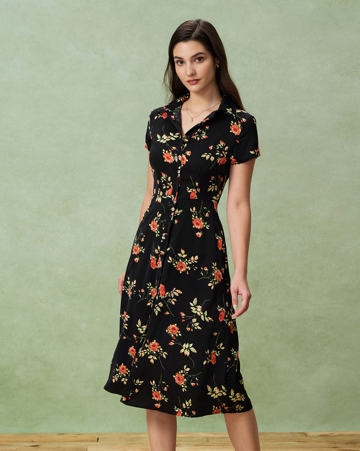 Glória - Vestido Médio Preto Floral