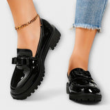Regina - Mocassins Femininos Pretos em Verniz com Laço