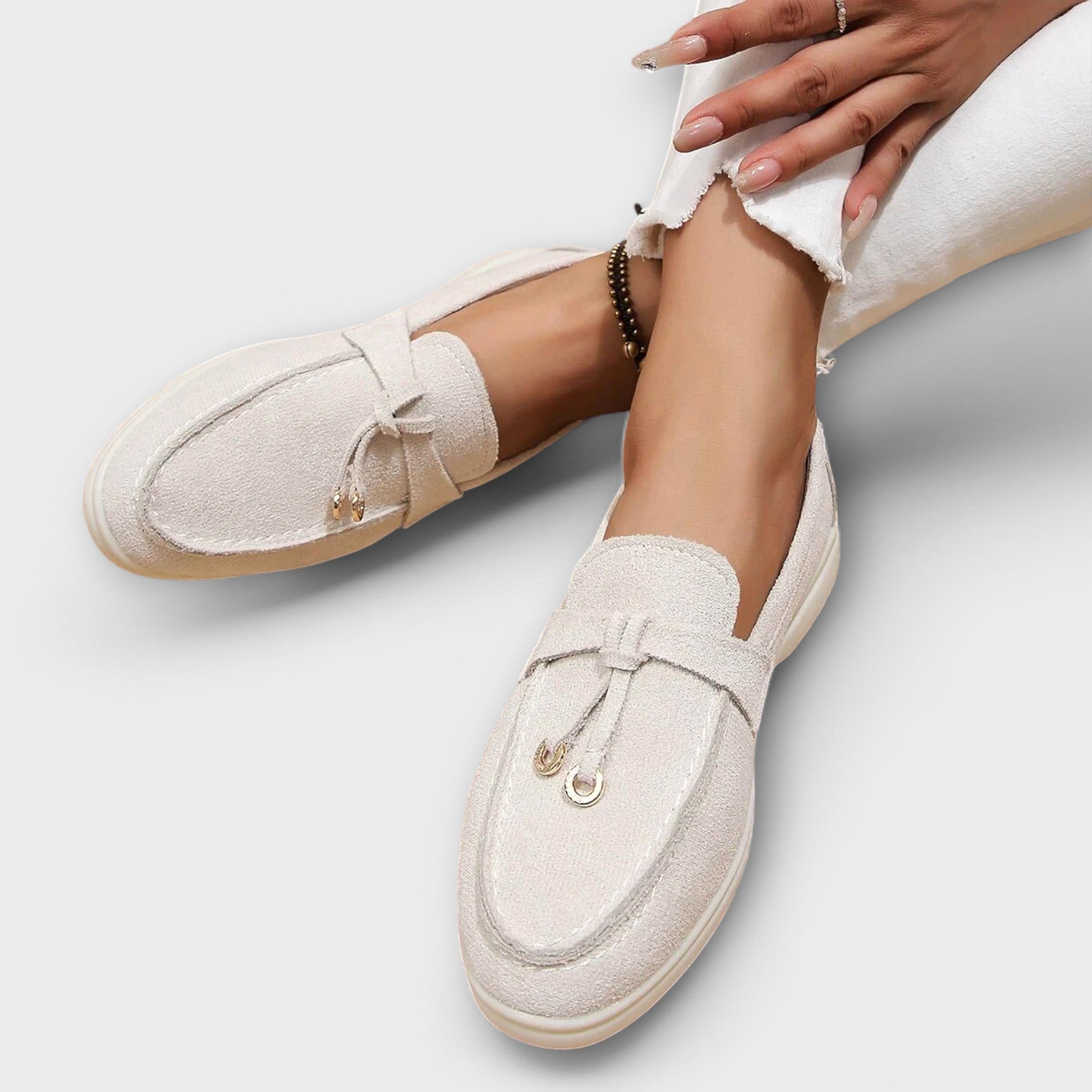Zélia - Mocassins Femininos Beiges com Cordão Decorativo
