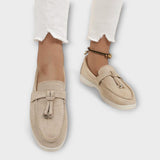 Zélia - Mocassins Femininos Beiges com Cordão Decorativo