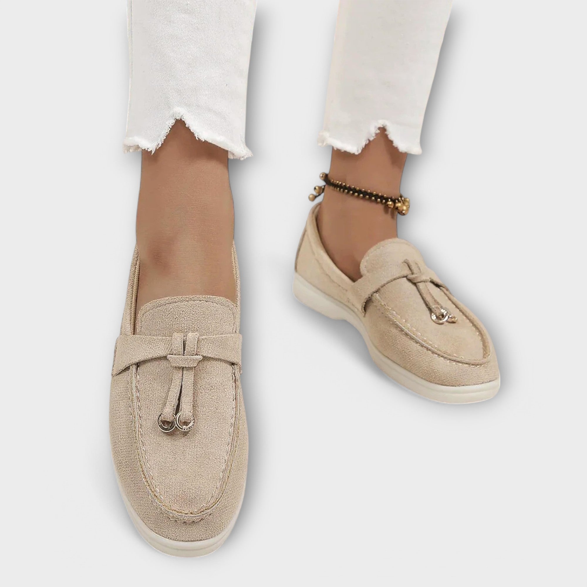 Zélia - Mocassins Femininos Beiges com Cordão Decorativo