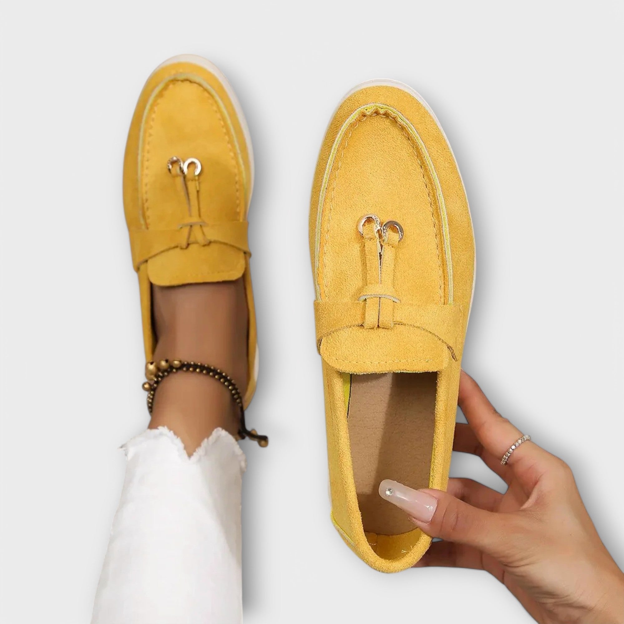 Zélia - Mocassins Femininos Beiges com Cordão Decorativo