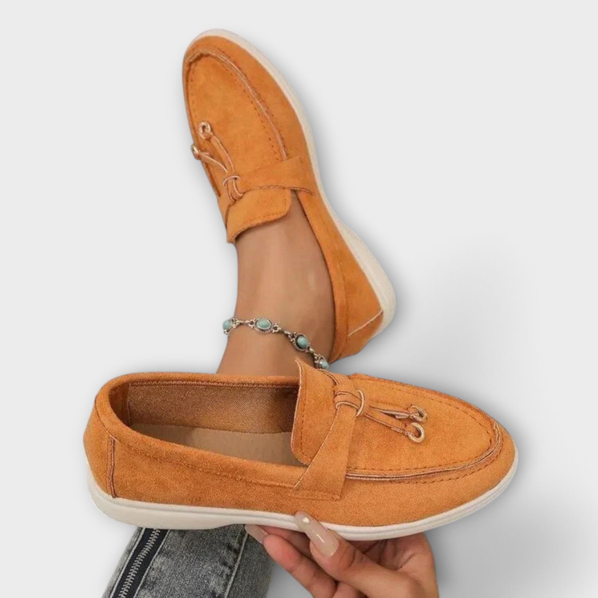 Zélia - Mocassins Femininos Beiges com Cordão Decorativo