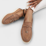Zélia - Mocassins Femininos Beiges com Cordão Decorativo